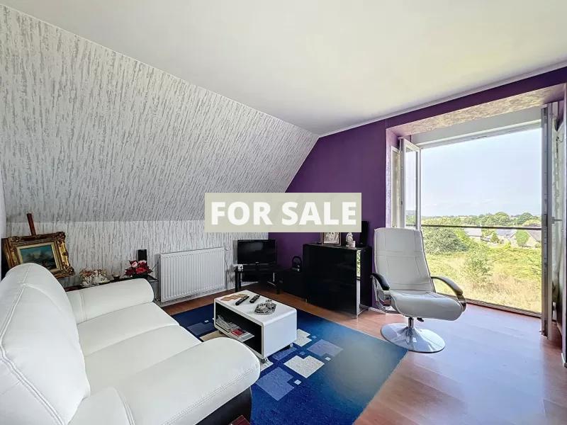 Detached Country House with Landscaped Garden