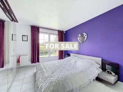 Detached Country House with Landscaped Garden