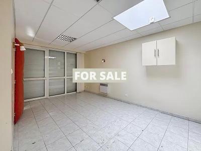 Contemporary Detached House with Landscaped Garden