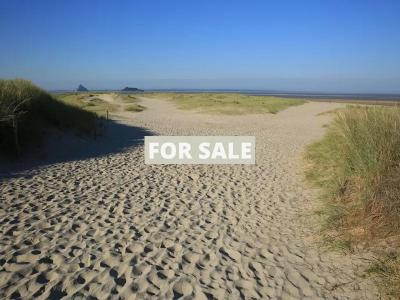 Detached House with Garden Footsteps from the Beach