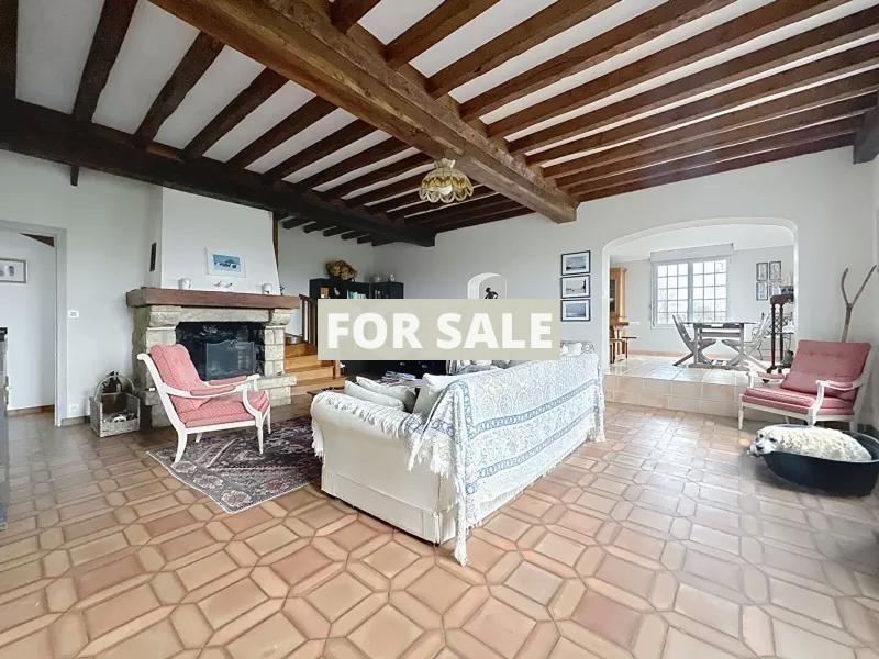 Detached House with Garden Footsteps from the Beach