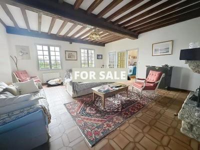 Detached House with Garden Footsteps from the Beach