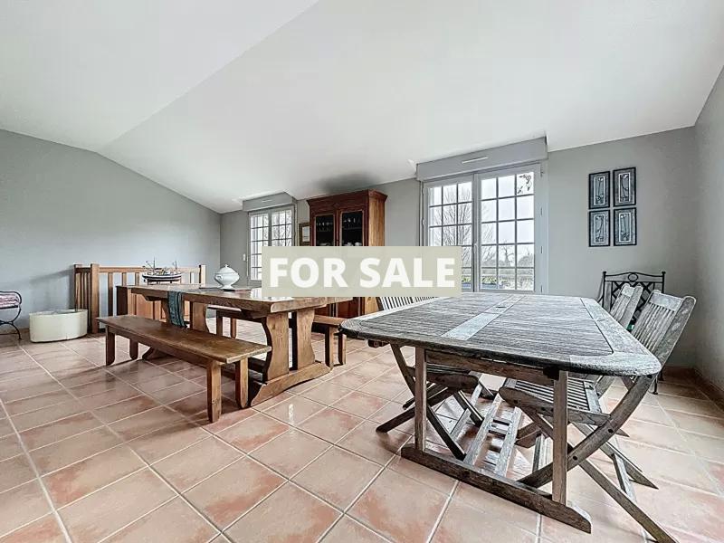 Detached House with Garden Footsteps from the Beach