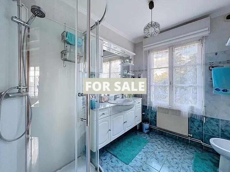 Detached Country House with Landscaped Garden