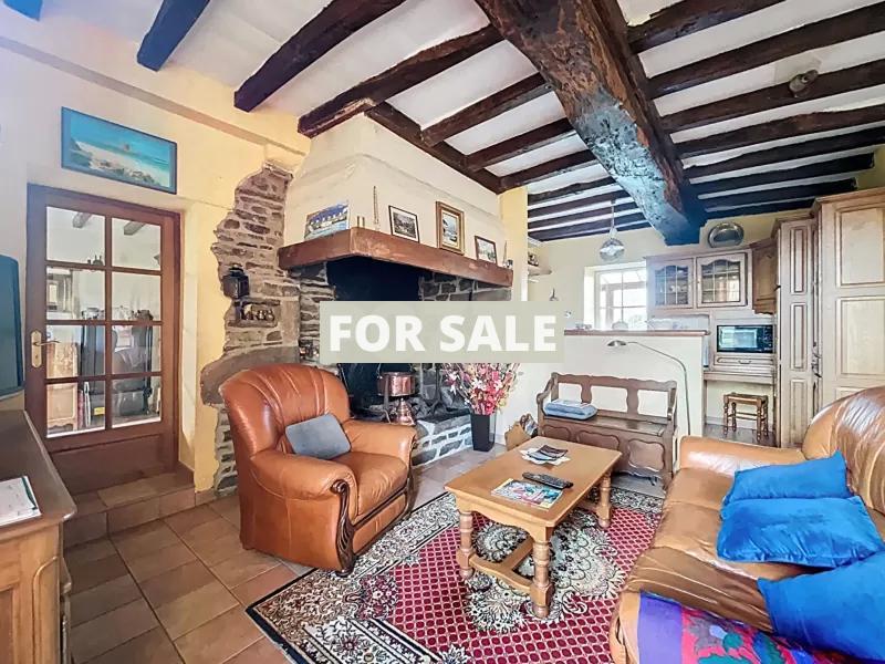 Detached Country House with Landscaped Garden