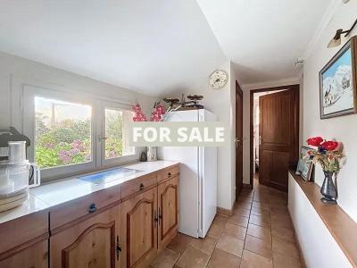 Detached Country House with Landscaped Garden