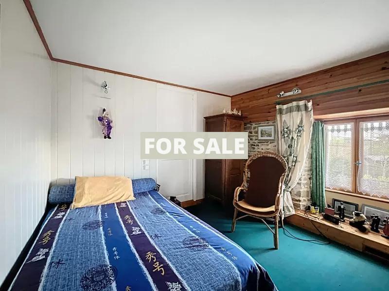 Detached Country House with Landscaped Garden