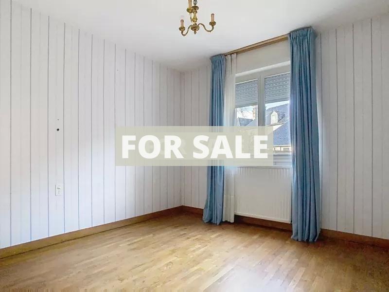 Building For Sale in Rural Village, Lots of Potential