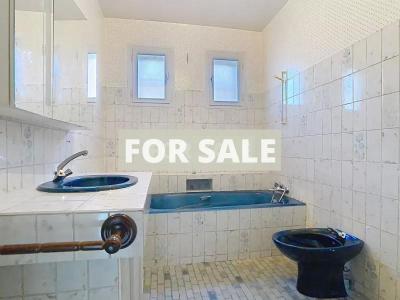 Building For Sale in Rural Village, Lots of Potential