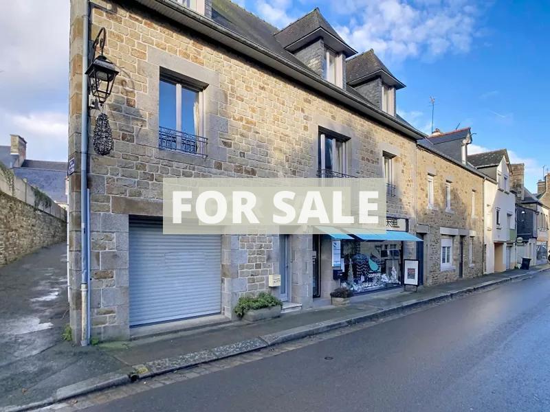 Building For Sale in Rural Village, Lots of Potential