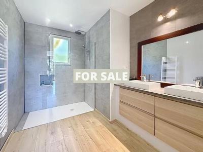 Detached Coastal House with Swimming Pool