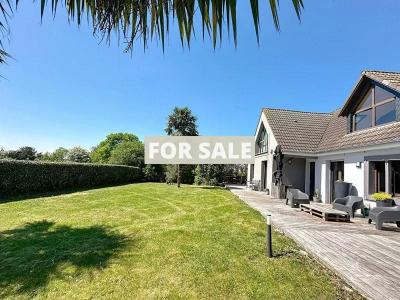 Detached Coastal House with Swimming Pool