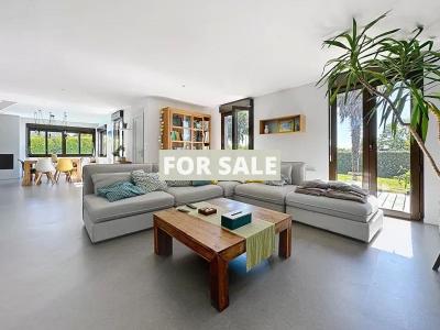 Detached Coastal House with Swimming Pool