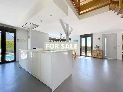 Detached Coastal House with Swimming Pool