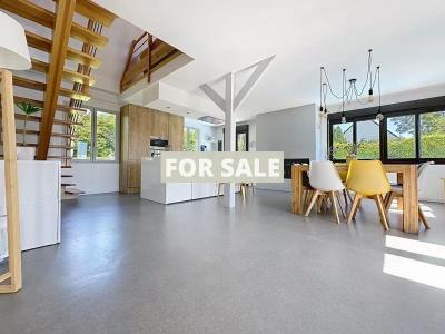 Detached Coastal House with Swimming Pool