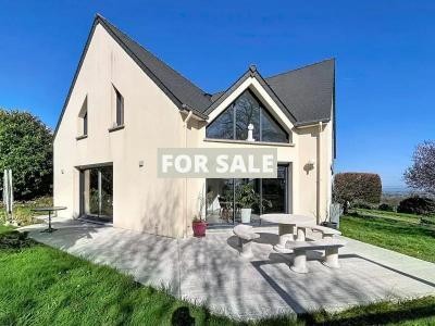 Contemporary Detached House with Landscaped Garden