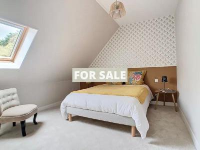 Detached House with Garden Close to the Coast