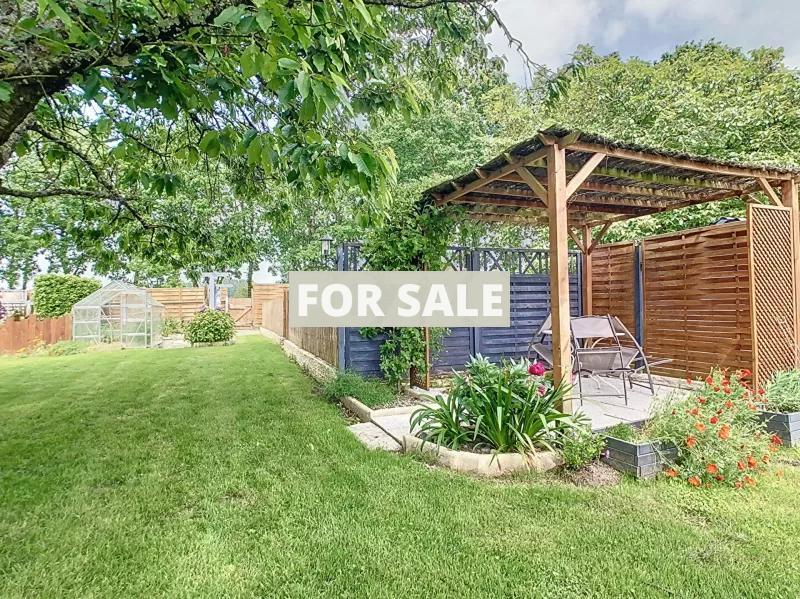 Detached House with Garden Close to the Coast