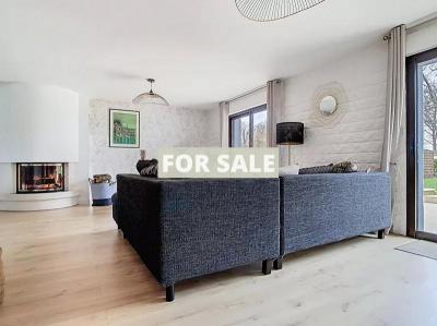 Detached House with Garden Close to the Coast