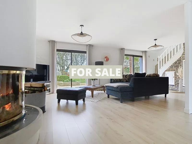 Detached House with Garden Close to the Coast