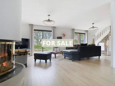 Detached House with Garden Close to the Coast