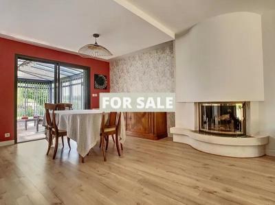 Detached House with Garden Close to the Coast