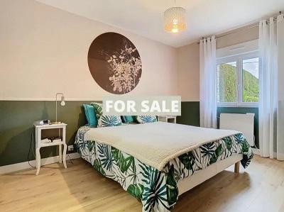 Detached House with Garden Close to the Coast