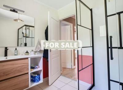 Detached House with Garden Close to the Coast