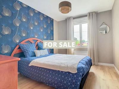 Detached House with Garden Close to the Coast