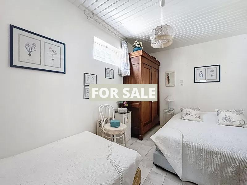 Detached House 50m from the Beech