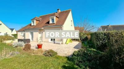 Contemporary Detached House with Garden