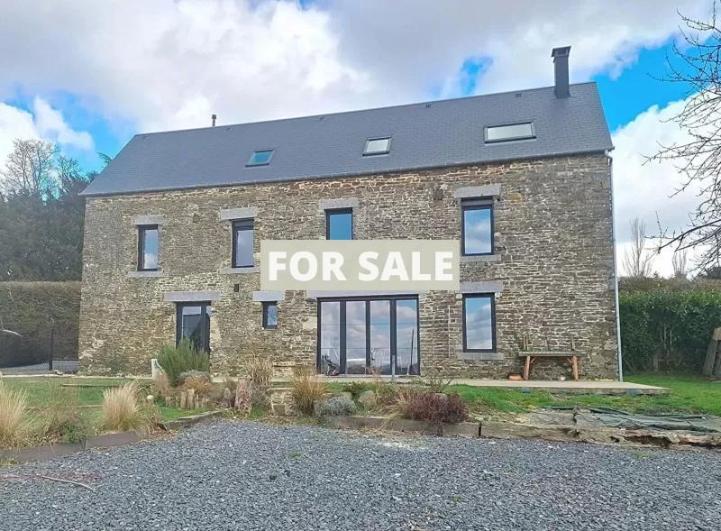 Main Photo of a 4 bedroom  Country House for sale