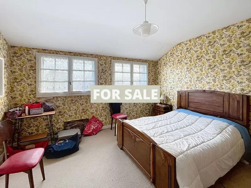 Detached House with Garden