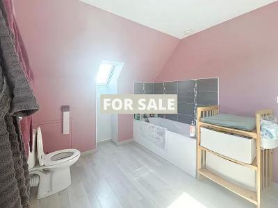 Detached House with Garden by the Coast