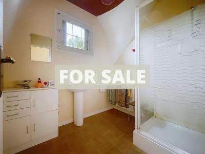 Detached House with Landscaped Garden