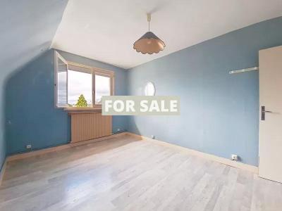 Detached House with Landscaped Garden