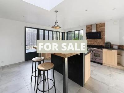 Contemporary Detached House in Landscaped Garden