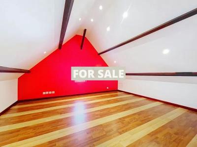 Detached House with Garden by the Coast