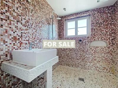 Detached House with Garden by the Coast