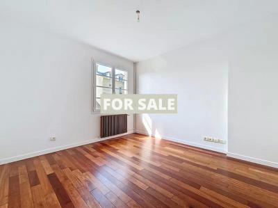 Detached House with Garden by the Coast