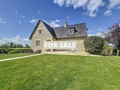 Detached Country House with Landscaped Garden