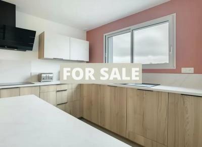 Modern Detached House with Garden