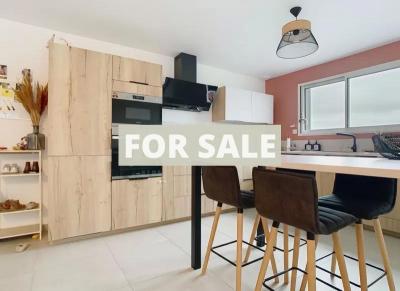 Modern Detached House with Garden