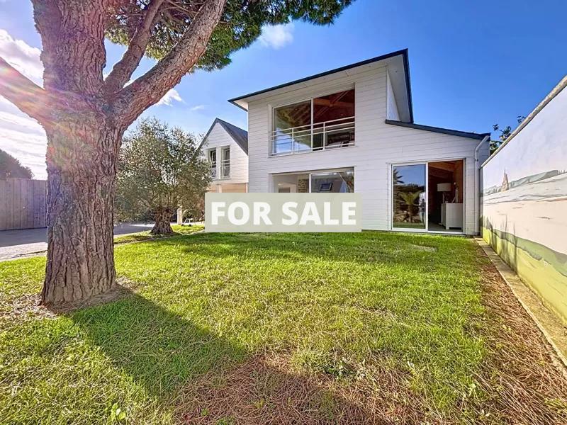 Contemporary Detached House by the Coast