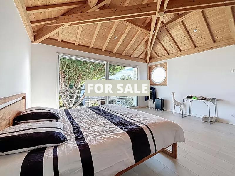 Contemporary Detached House by the Coast