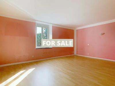 Traditional House with Garden