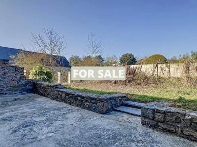 Traditional House with Garden