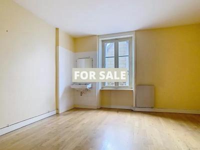 Town House in Excellent Order, Strong Potential