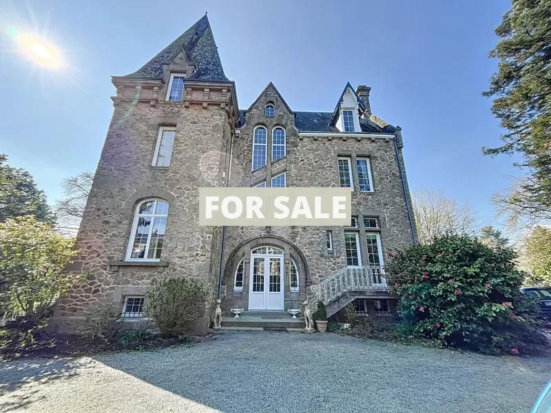 Main Photo of a 8 bedroom  Chateau for sale
