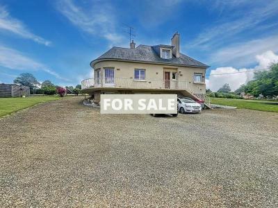 Detached Country House With Open Views and Outbuildings